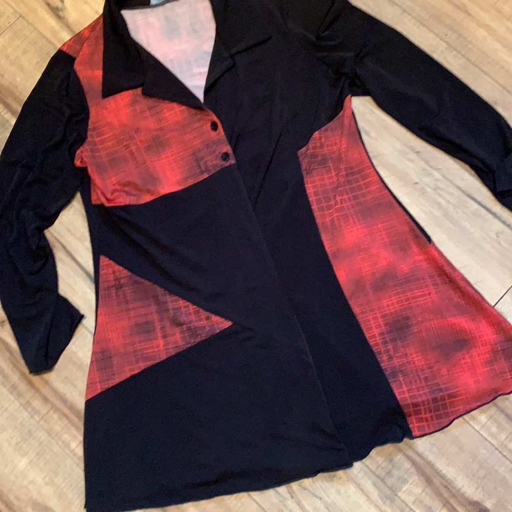 Red and black top Made in Canada 🇨🇦